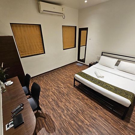 Hotel Kumkum Mumbai Exterior photo