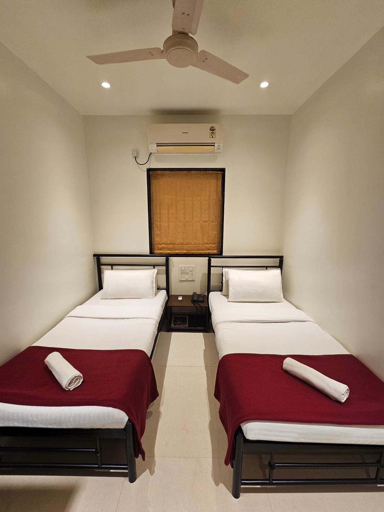 Hotel Kumkum Mumbai Exterior photo