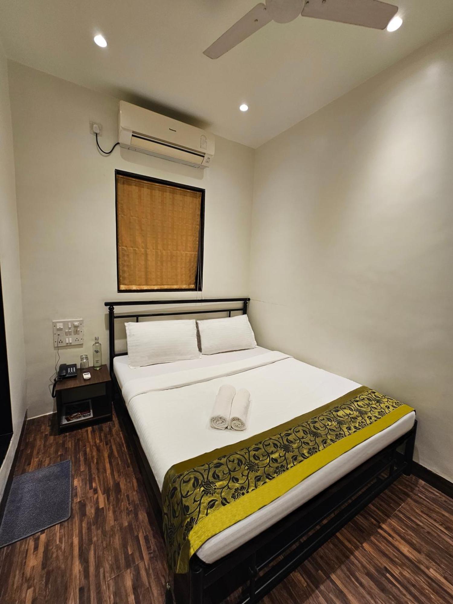 Hotel Kumkum Mumbai Exterior photo