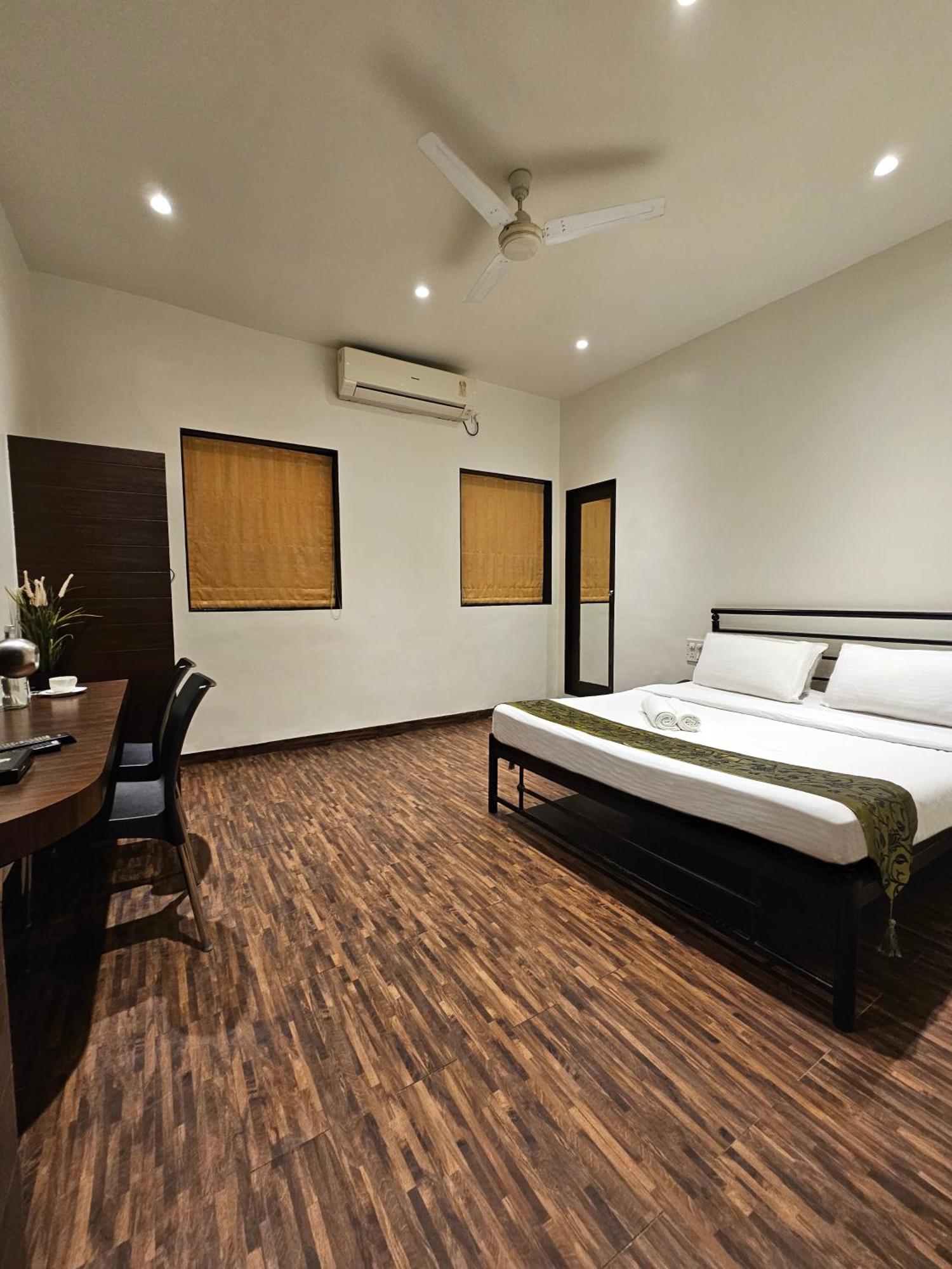 Hotel Kumkum Mumbai Exterior photo