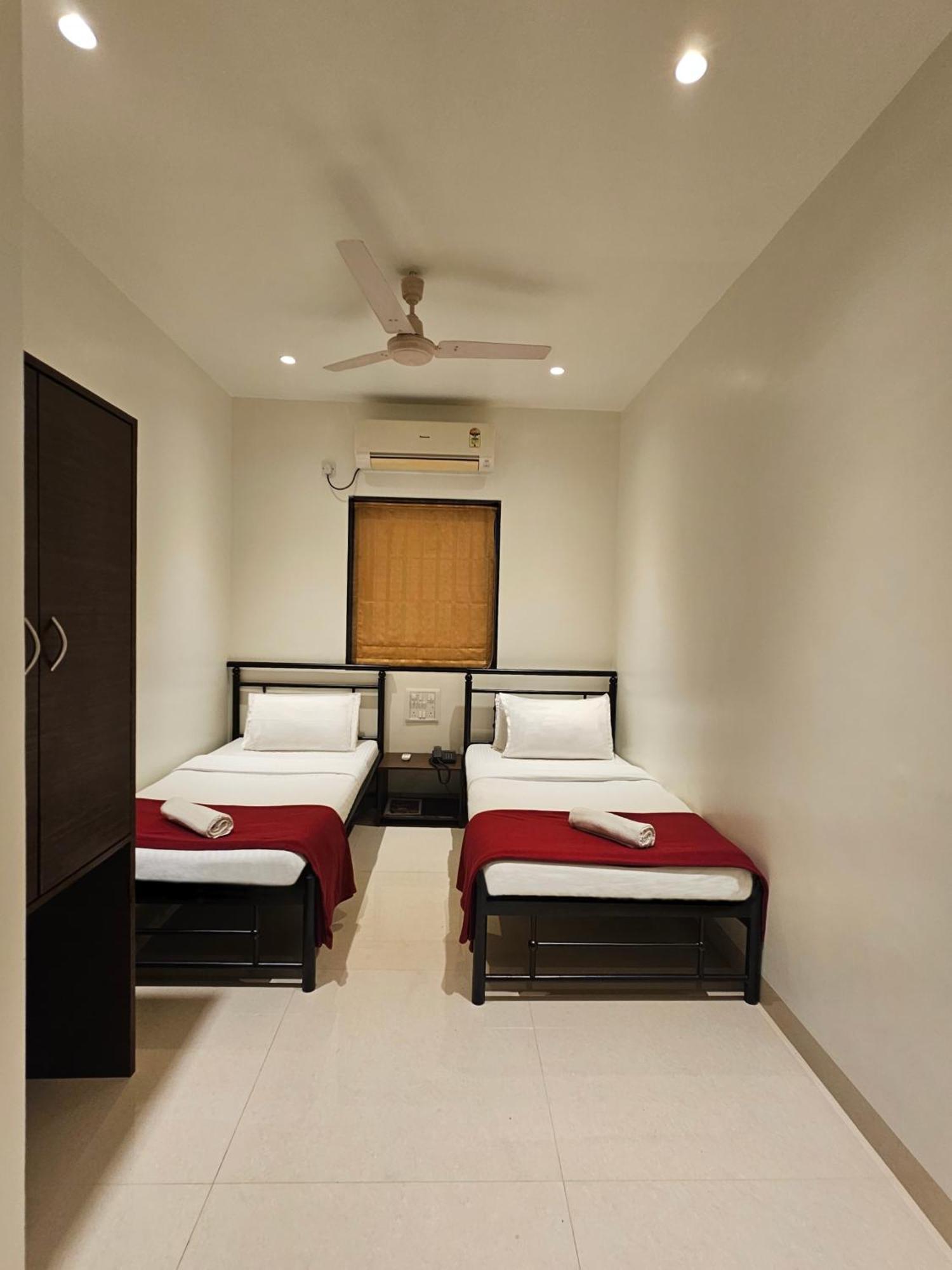Hotel Kumkum Mumbai Exterior photo