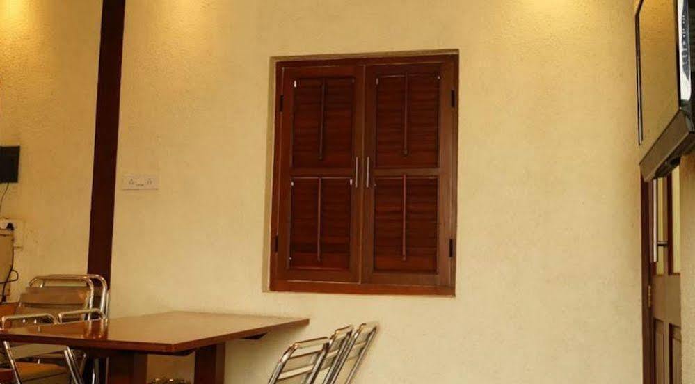 Hotel Kumkum Mumbai Exterior photo