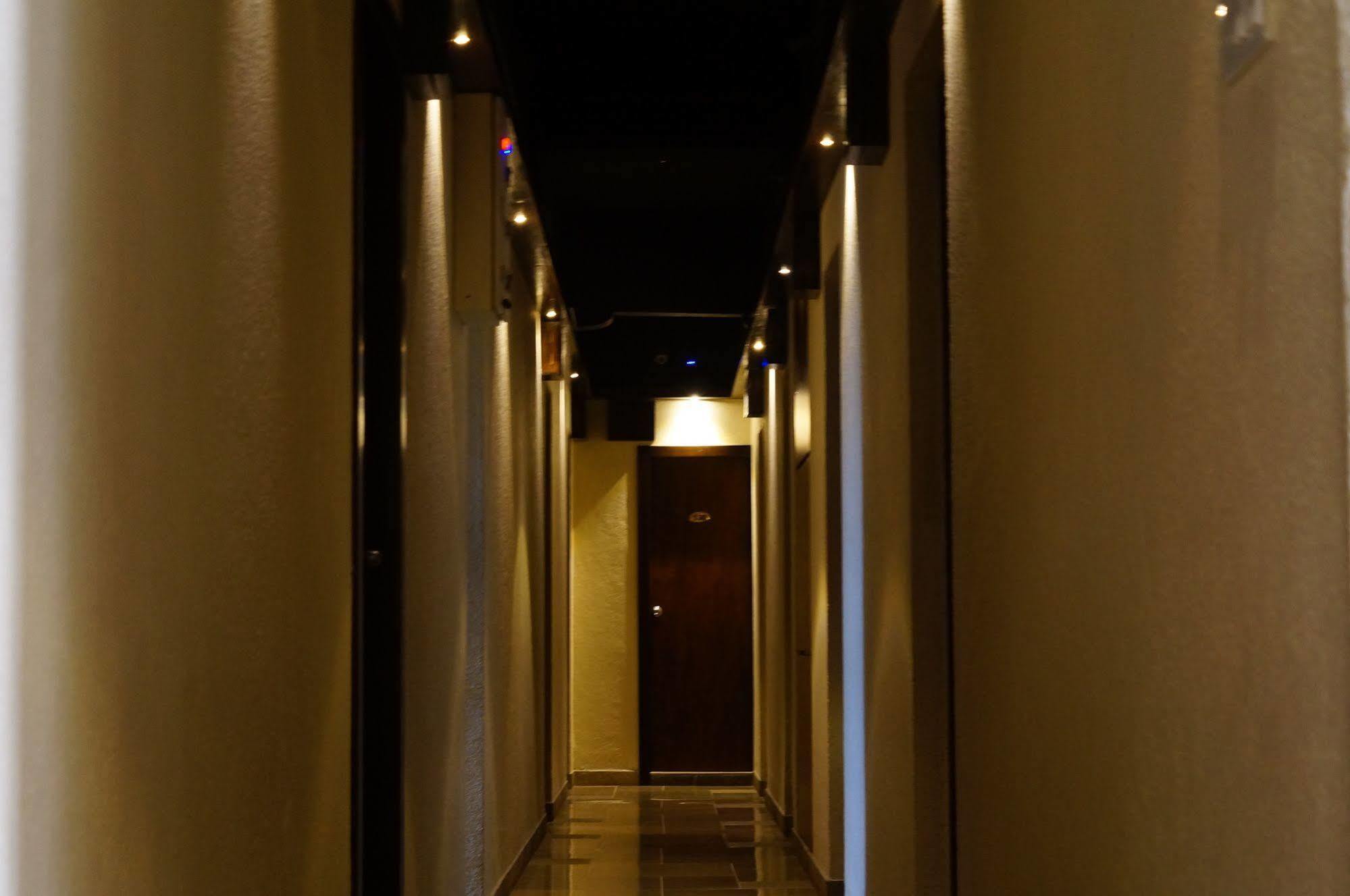 Hotel Kumkum Mumbai Exterior photo
